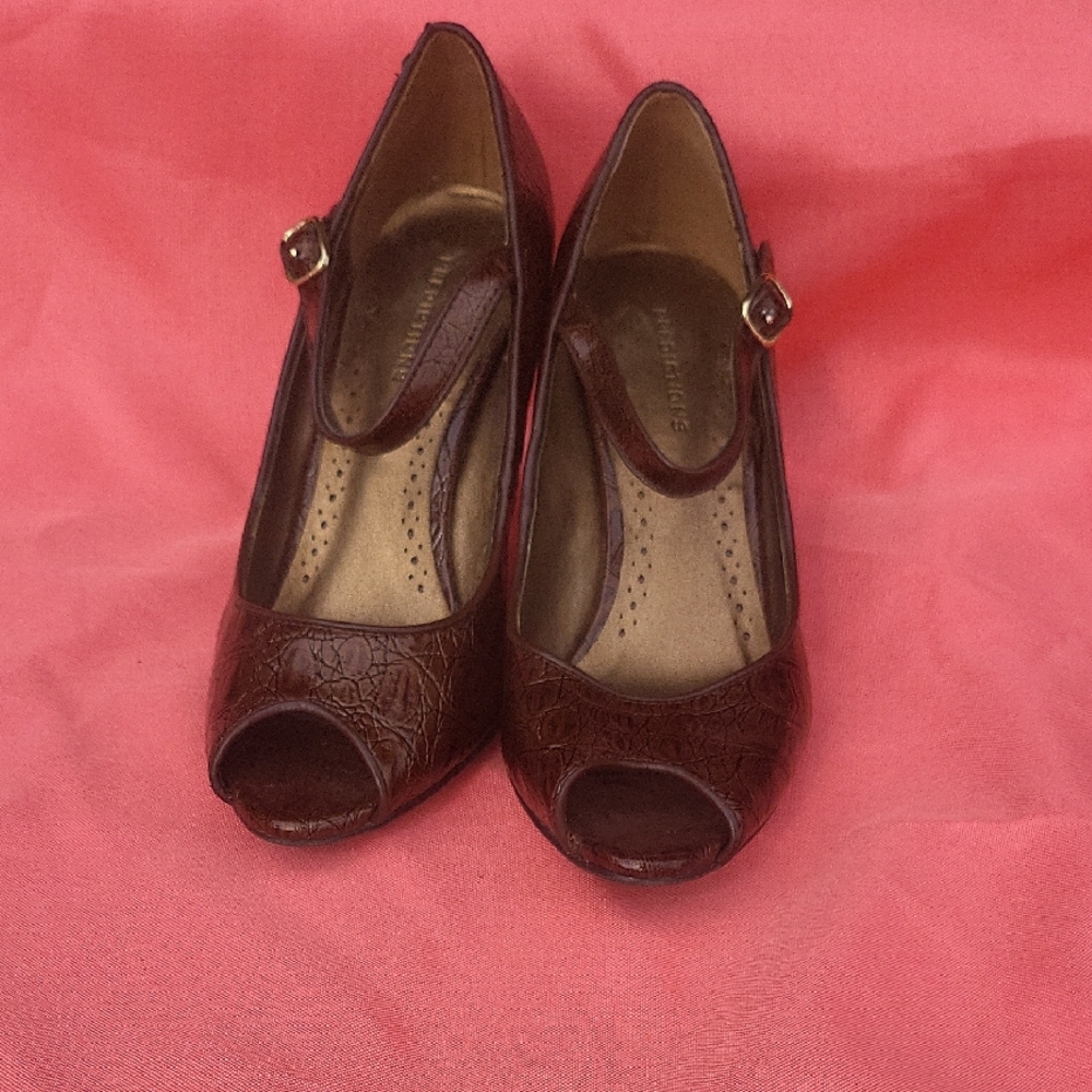Predictions Dark Brown Peep-Toe Heels - Picture 4 of 7